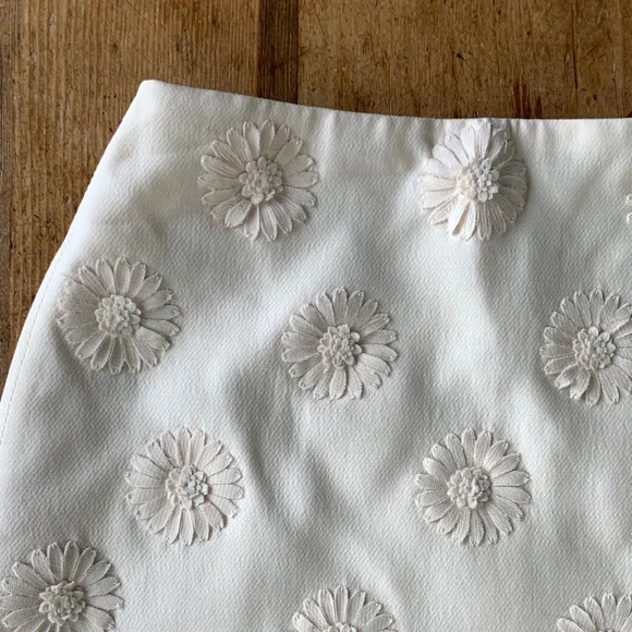 Valentino White Floral Silk Wool Mini Skirt - Picture 2 of 16